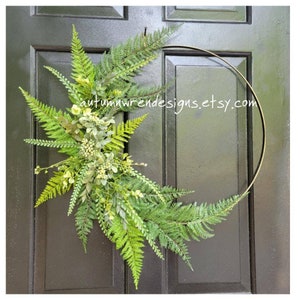 Couronne de porte moderne au quotidien, couronne de cerceau avec de la verdure, couronne de fougères, couronne de porte toute l&#39;année, couronne minimaliste pour porte