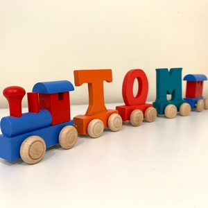 Letras de madera de tren, letras del alfabeto, nombres de niños, jugar y aprender, arte de pared, regalo de Navidad
