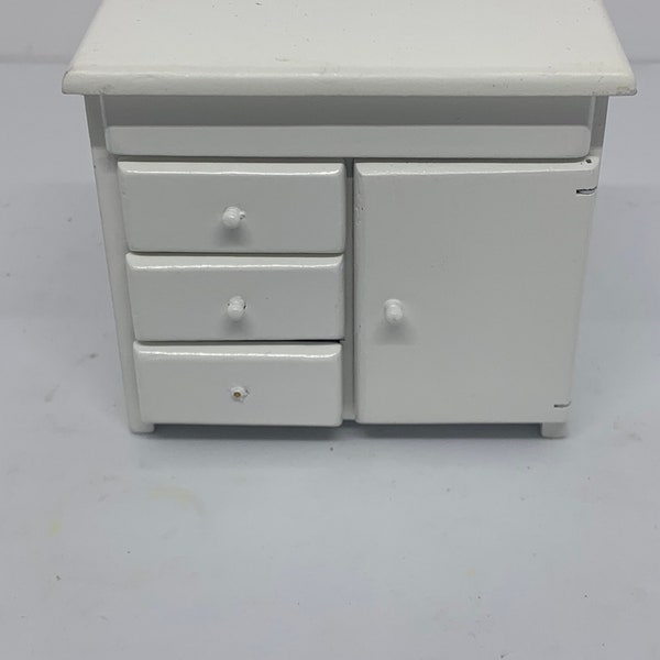 1/12TH Scale Doll House miniature Pre Owned Nursery Chest of drawers/Changing unit QFR492
