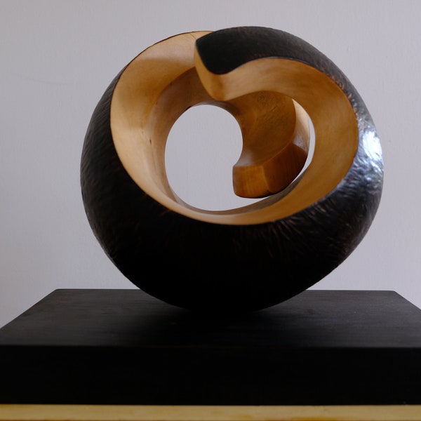 Skulptur Holz, abstrakt, geflammt, Linde