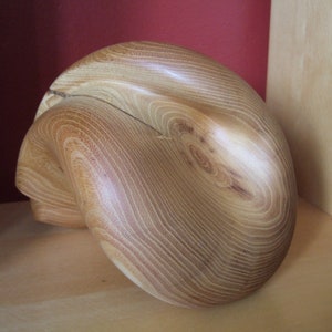 Holzskulptur aus Robinienstamm Bild 3