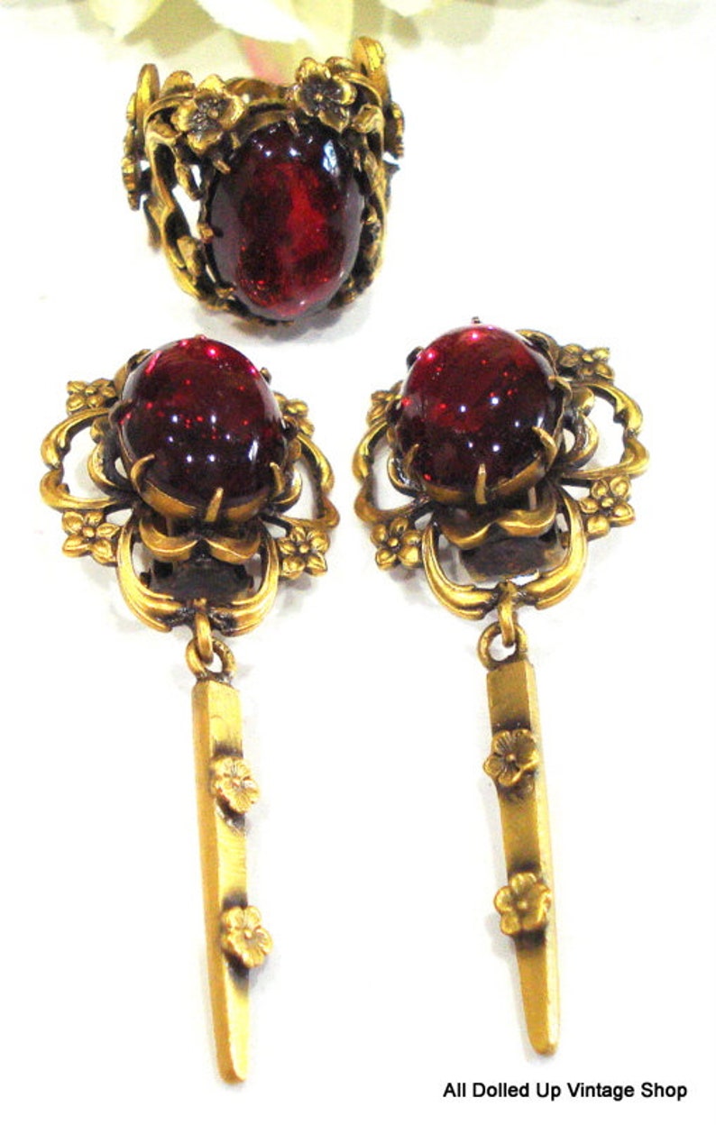 BEAUTIFUL Set VICTORIAN REVIVAL Ring Clip Earrings Antiqued Gold Tone Flowers 18x13mm Glass Ruby Ovals Dangles