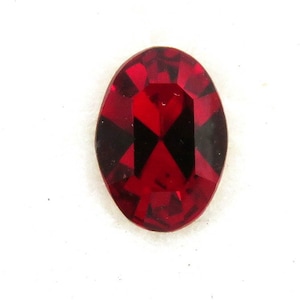 12 pc Lot 7x5mm Vintage Machine Cut Siam Red OVAL Rhinestones (4100) art 286 Jewelry Repairs Crafts Designs