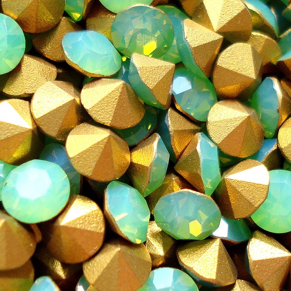 24 pc Lot 5.4mm 24ss Green Opal Glass Rhinestones Round Gold Foiled Pointed Back Vintage 1100 Swarovski