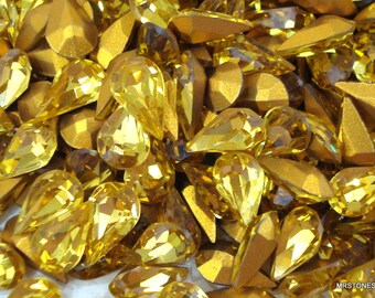 SWAROVSKI製ストーン　9FORTY 18 Pc Lot 8x4.8mm Light Topaz Pear Teardrop Vintage