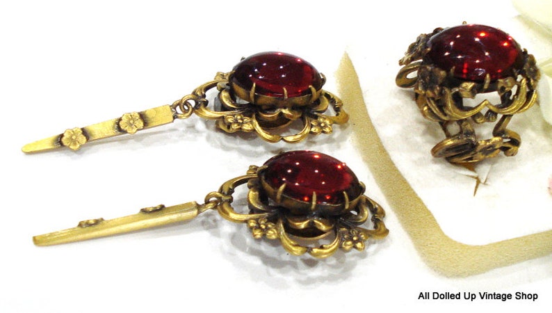 BEAUTIFUL Set VICTORIAN REVIVAL Ring Clip Earrings Antiqued Gold Tone Flowers 18x13mm Glass Ruby Ovals Dangles