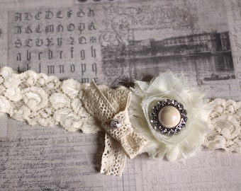 GISELE: Ivory Wedding Garter. Vintage-Style Cotton Lace Bow.