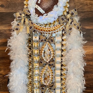 Football Shaped Mega Homecoming Mum, Custom Homecoming Mums, Spirit Mums, Homecoming mums, PLS Inbox me before purchase to check availabilty