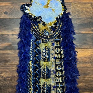 Texas Shaped Mega Homecoming Mum, Custom Homecoming Mums, Spirit Mums, Homecoming mums, PLS Inbox me before purchase to check availabilty