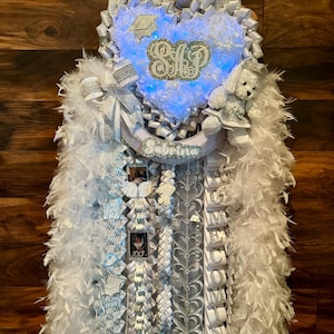 Triple deluxeMum, Custom Texas Homecoming Mums, Spirit Mums, Heart Shape mum, Senior Mum - PLS Inbox me before purchase to check availabilty