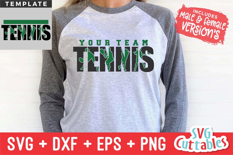 Peut inclure: Un t-shirt de baseball gris et vert avec le texte "YOUR TEAM TENNIS" en lettres noires. Le mot "TENNIS" est compos&eacute; de silhouettes vertes de joueurs de tennis.