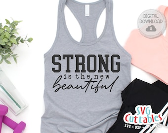 Może przedstawiać: Szara koszulka na ramiączkach z napisem "STRONG is the new beautiful" czarnymi literami. Koszulka jest dostępna w formie cyfrowego pliku do pobrania i może być wykorzystywana do projektów rękodzielniczych.