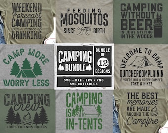 Könnte beinhalten: Ein Set mit 12 SVG-Schnittdateien zum Thema Camping. Die Designs zeigen verschiedene campingbezogene Sätze und Bilder, darunter ein Zelt, Bäume, ein Lagerfeuer und eine Bierdose. Der Text enthält Sätze wie "Wochenendprognose Camping", "Mehr campen, weniger Sorgen", "Camping-Crew", "Camping ist in Zelten", "Camping ohne Bier" und "Willkommen im Camp".