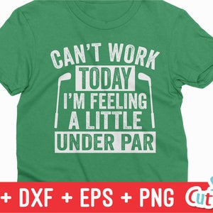 K&ouml;nnte beinhalten: Gr&uuml;nes T-Shirt mit wei&szlig;em Text, der "Can't work today I'm feeling a little under par" lautet, mit zwei Golfclub-Grafiken auf jeder Seite des Textes.