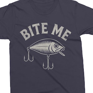 Muérdeme pescando (svg) - Pesca (png) - Diseño de camiseta de pesca divertida - Archivo de corte - dxf - eps - png - Silueta - Cricut