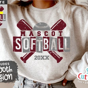 Pu&ograve; includere: Una felpa grigia con un design grafico rovinato in rosso e grigio che dice "MASCOT SOFTBALL 20XX". La grafica presenta due mazze da baseball incrociate e una palla da baseball.