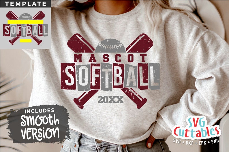 Pu&ograve; includere: Una felpa grigia con un design grafico rovinato in rosso e grigio che dice "MASCOT SOFTBALL 20XX". La grafica presenta due mazze da baseball incrociate e una palla da baseball.