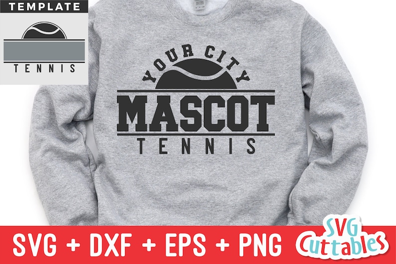 Peut inclure: Un sweat-shirt gris avec un motif graphique noir qui dit "Your City Mascot Tennis" avec un graphique de balle de tennis. Le texte est en gras, en caract&egrave;res &eacute;pais.