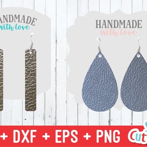 Puede incluir: Dos pares de pendientes, uno plateado y el otro azul. Los pendientes est&aacute;n en una tarjeta blanca con el texto "HANDMADE with love" en cada tarjeta. El texto "SVG + DXF + EPS + PNG Cuttables" est&aacute; en la parte inferior de la imagen.