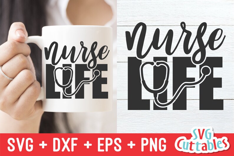 Pu&ograve; includere: Un designo in bianco e nero di uno stetoscopio con le parole "Nurse Life" su una tazza bianca. La tazza &egrave; tenuta da una mano.