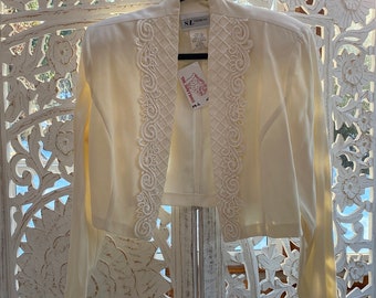 Gorgeous Retro vintage Cropped Cream colored bridal coat - classic white bolero jacket