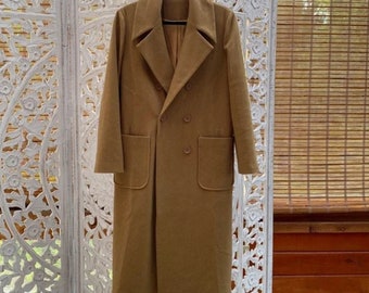 Sleek stylish professional mustard wool long pea-coat - camel tan vintage trench