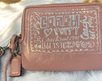 Y2K Coach Poppy Wristlet: Light Pink Patent Leather, Leopard