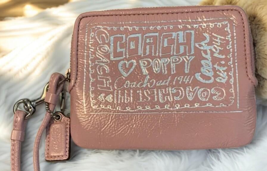 Y2K Coach Poppy Wristlet: Light Pink Patent Leather, Leopard