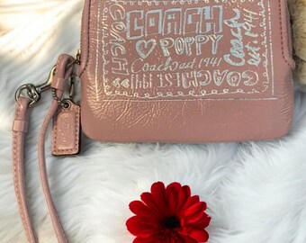 Y2K Coach Poppy Wristlet: Light Pink Patent Leather, Leopard