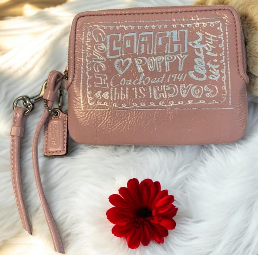 Y2K Coach Poppy Wristlet: Light Pink Patent Leather, Leopard