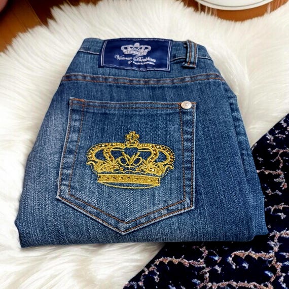 パンツ Victoria Beckham Crown Jeans Y2K Victoria Beckham Rock & Republic Jeans: Gold Crown
