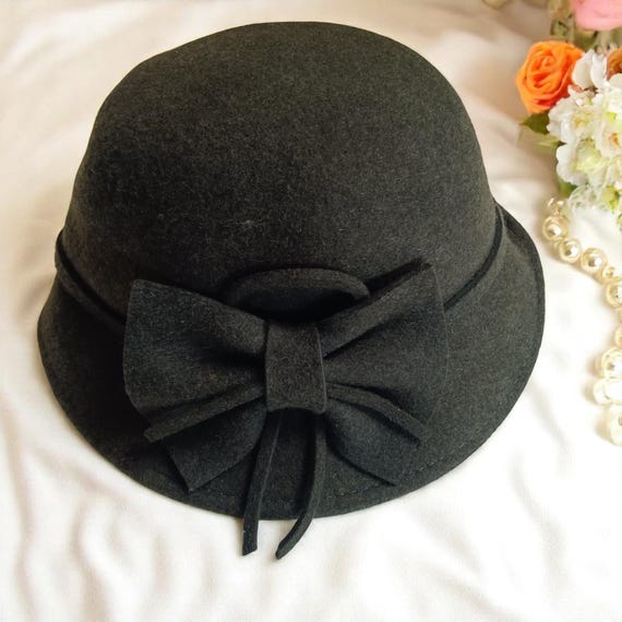 Vintage Olive Green Felt Cloche Hat: Suede Bow, Adjustable  display picture 3