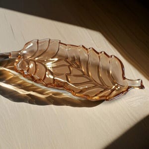 Vintage Amber Glass Leaf-Shaped Dish – Mid-Century Pressed Glass | Retro Fall Décor | Cottagecore Tableware