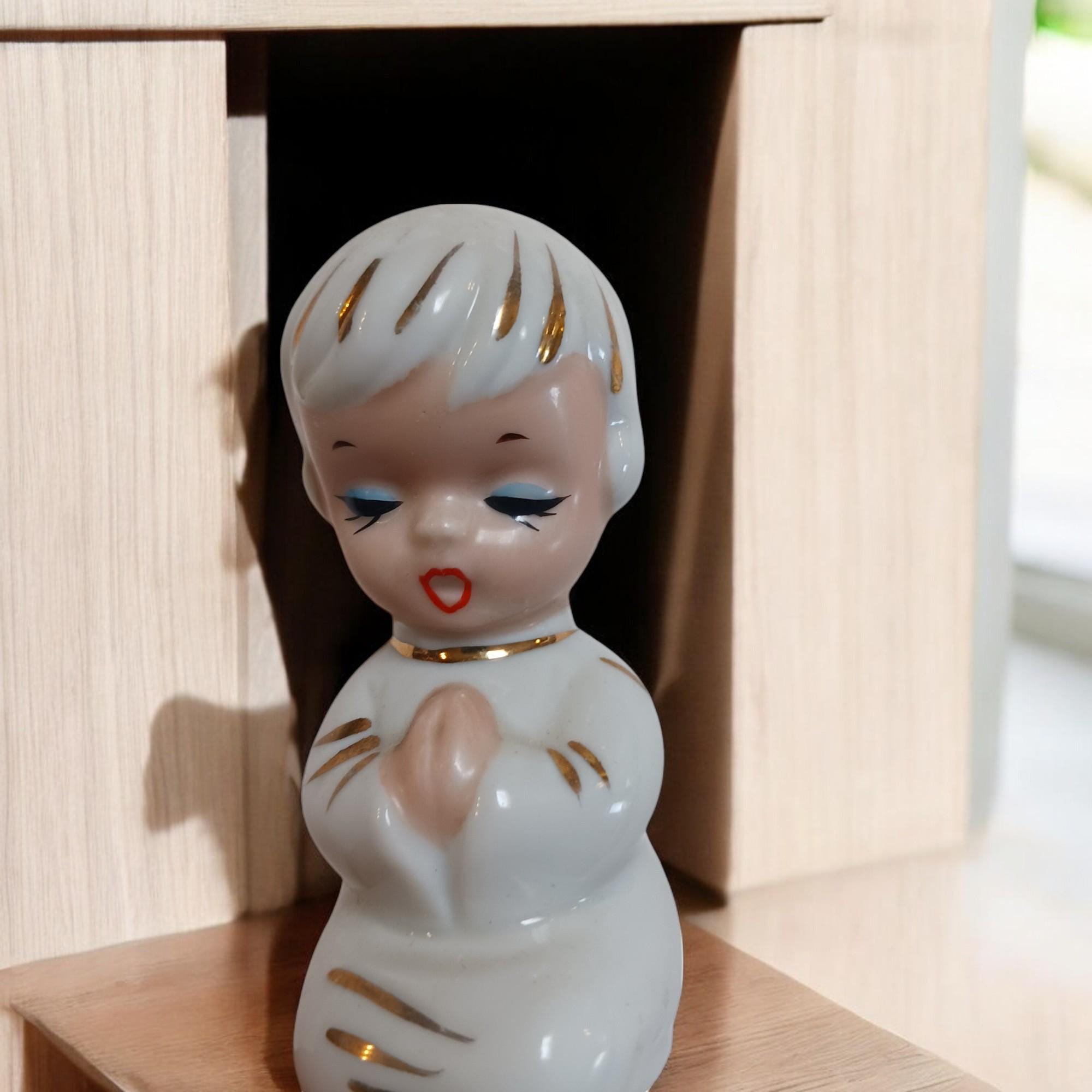 陶製人形　Girl praying Praying Girl w/Rosary Night Light 4”T Porcelain Figurine 3.5
