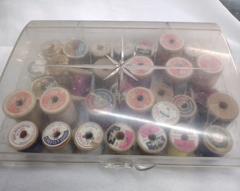 Vintage Dritz spool holder with wooden thread spools