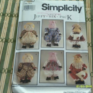 Simplicity Jiffy Six Pack Stuffed Pig and clothes pattern 7360