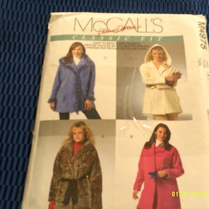 McCalls Classic Fit Motif de manteau pour femme. Taille S-M-L