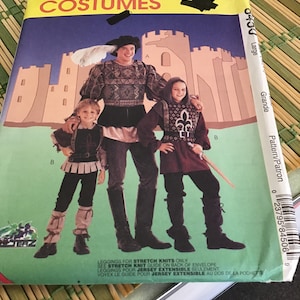 McCalls 8450 Men’s medieval / renaissance pattern. Size large