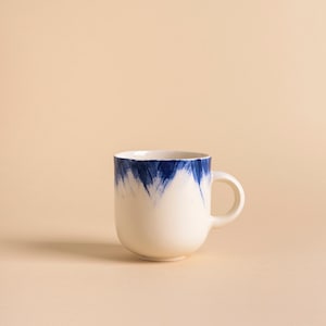 Handmade Ceramic mug with blue brushstrokes H: 3 / Coffee mug / Hand painted ceramic mug / Tea cup / Stoneware cup imagem 1