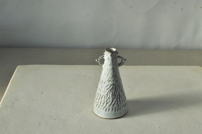 White single flower bottle vase image 3