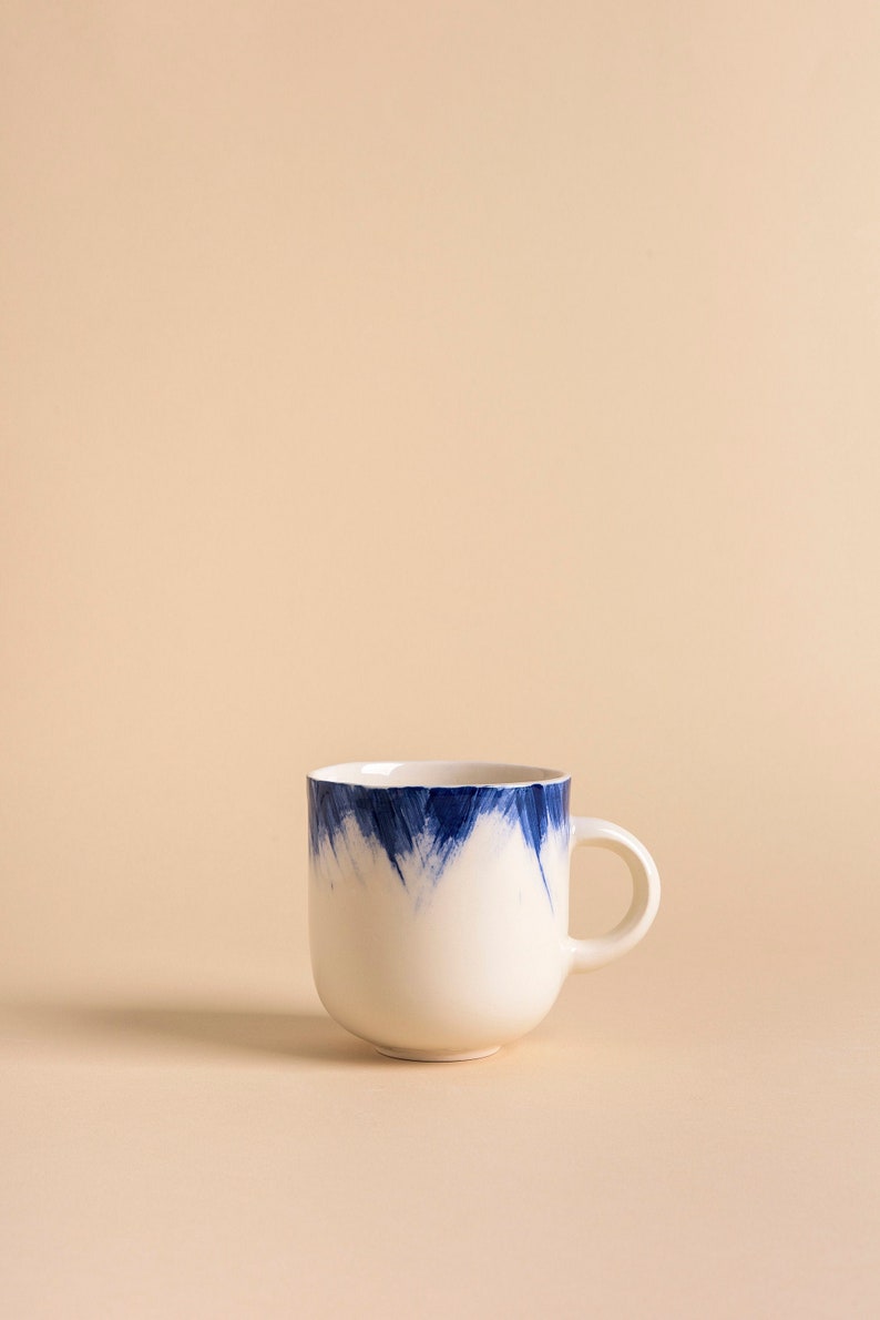 Handmade Ceramic mug with blue brushstrokes H: 3 / Coffee mug / Hand painted ceramic mug / Tea cup / Stoneware cup imagem 1