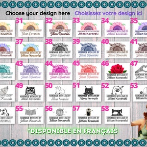 Pode incluir: Uma cole&ccedil;&atilde;o de 58 designs diferentes para etiquetas feitas &agrave; m&atilde;o. As etiquetas apresentam uma variedade de imagens, incluindo girass&oacute;is, corujas, gatos e m&aacute;quinas de costura. O texto nas etiquetas diz "Handmade with Love by Jillian Kovanski".
