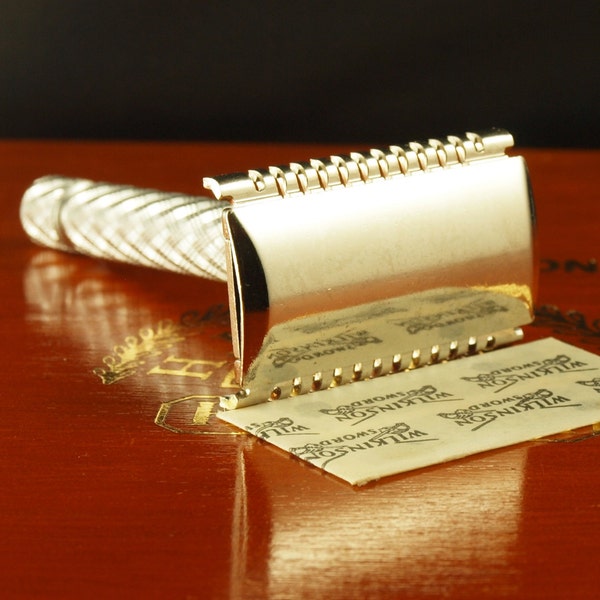 Very Rare Open Comb Gillette Tech ; Made in England; Safety Razor with NOS Wilkinson Sword Blade and Free Blade Sampler