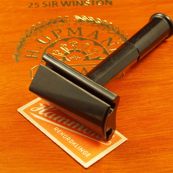 SALE! Rare Walbusch Humpback Bakelite Slant Safety Razor with NOS Hammond Blade and Free Razor Blade Sampler; Made in Germany
