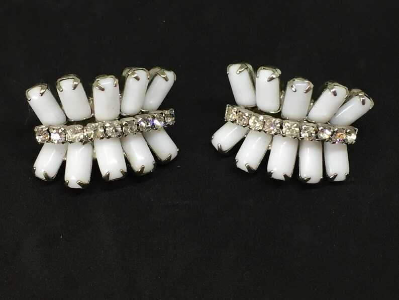 Kramer NY milk glass white necklace bracelet earrings set parure