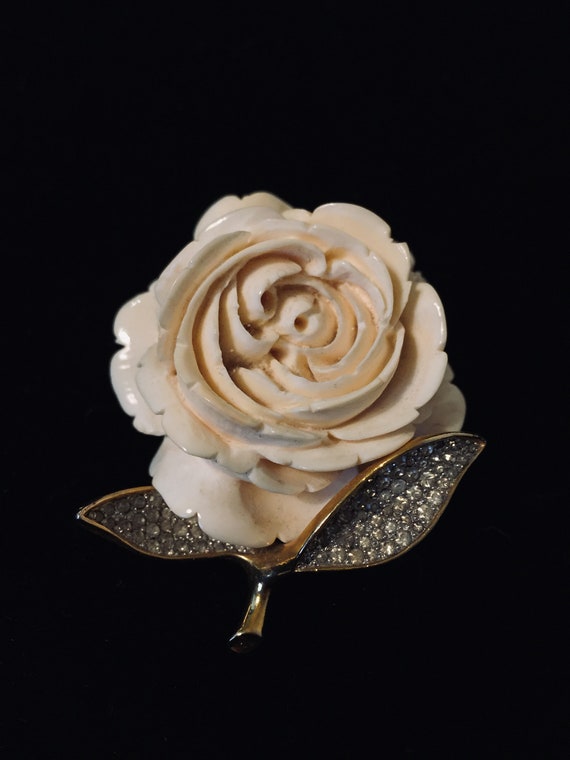 Nettie Rosenstein Ivory resin Amazing Rose Flower… - image 1