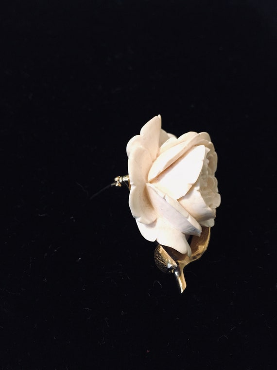 Nettie Rosenstein Ivory resin Amazing Rose Flower… - image 3