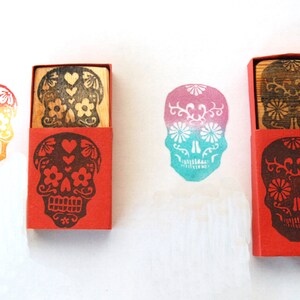 Zwei Sugar Skull Love Birds Stempel Set - El Dia de los Muertos Handgeschnitzte Stempel Set - Geschenk für Valentinstag Paare