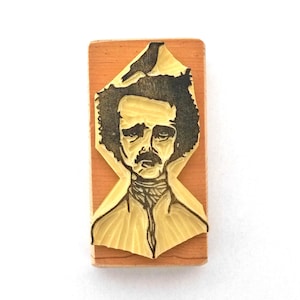 Edgar Allan Poe und Rabe - Handgeschnitzter Stempel - Geschenk für Literaturlehrer