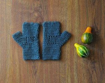 crocheted fingerless gloves / slate gray hand warmers / chunky knit fingerless mittens